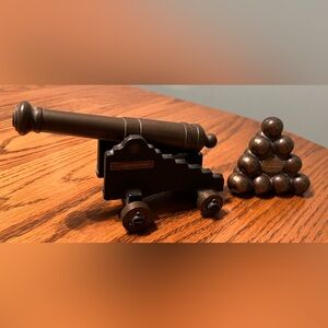 Vintage Florida Tourist souvenir items.